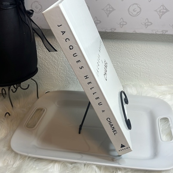 CHANEL White Hardcover Book by Jacques Helleu - Picture 3 of 14